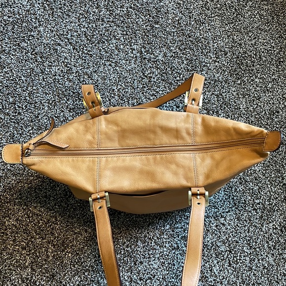 NWOT TIGNANELLO GENUINE LEATHER PURSE - Picture 4 of 8